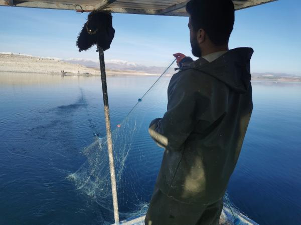 Koronavirüsten kaçtı, balıkçı oldu