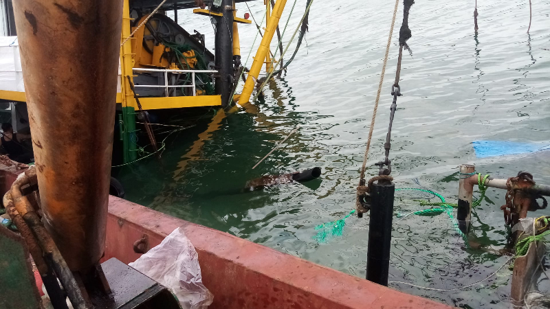 Kurtarılan balıkçı teknesi Duru 67 tersaneye götürülürken battı