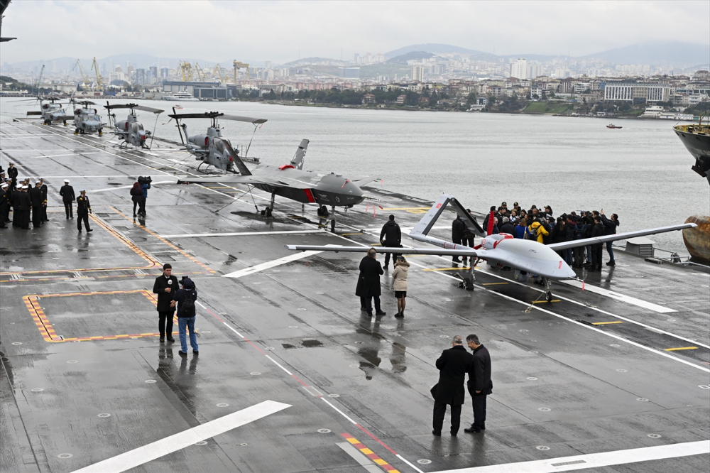 Dünyanın ilk SİHA gemisi TCG Anadolu hizmete girdi