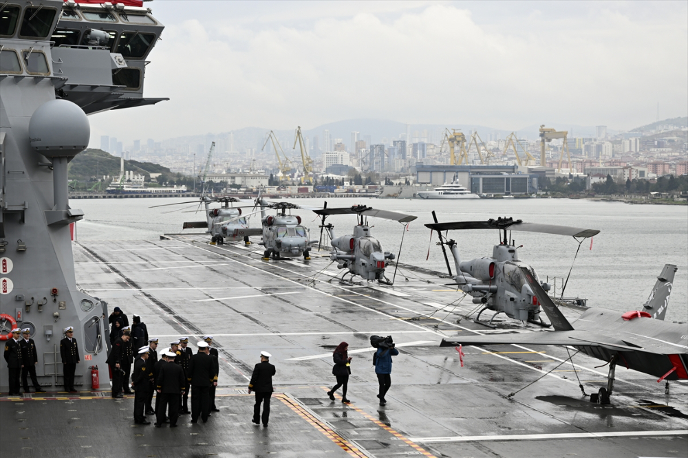 Dünyanın ilk SİHA gemisi TCG Anadolu hizmete girdi
