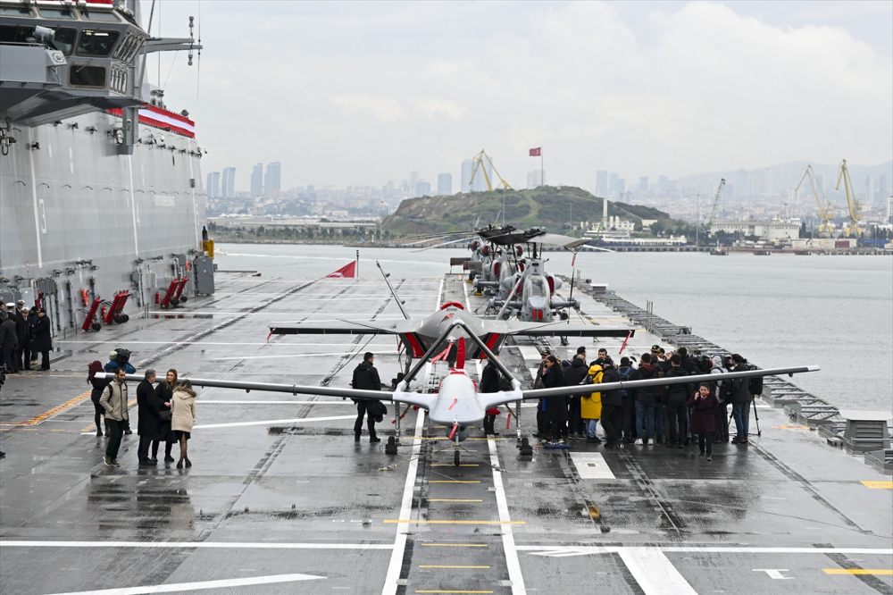 Dünyanın ilk SİHA gemisi TCG Anadolu hizmete girdi