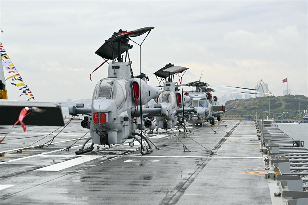 Dünyanın ilk SİHA gemisi TCG Anadolu hizmete girdi