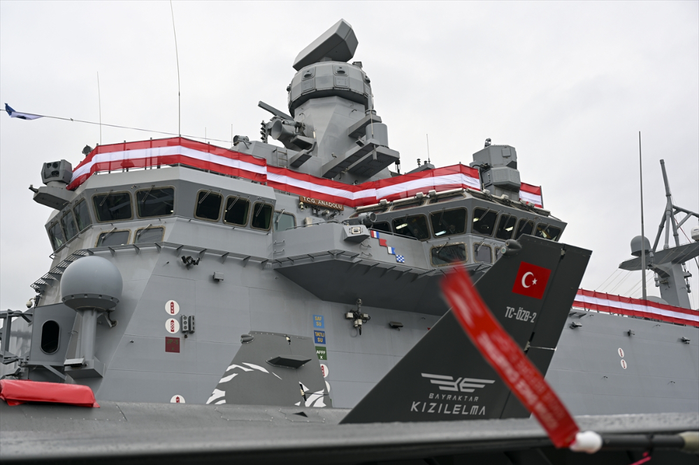 Dünyanın ilk SİHA gemisi TCG Anadolu hizmete girdi