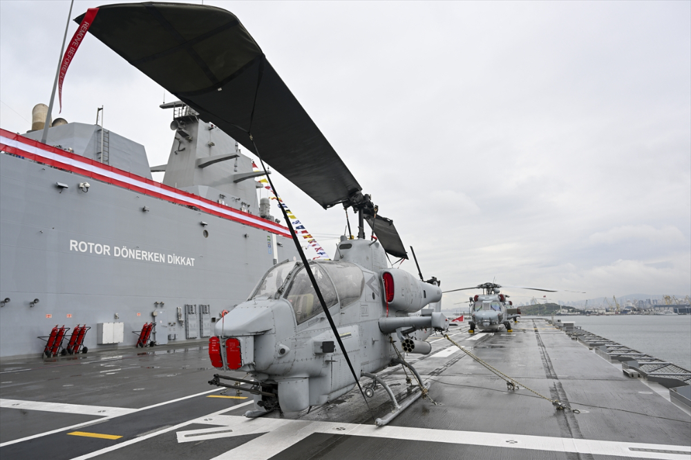 Dünyanın ilk SİHA gemisi TCG Anadolu hizmete girdi