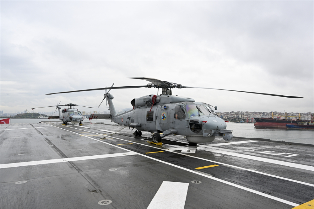 Dünyanın ilk SİHA gemisi TCG Anadolu hizmete girdi