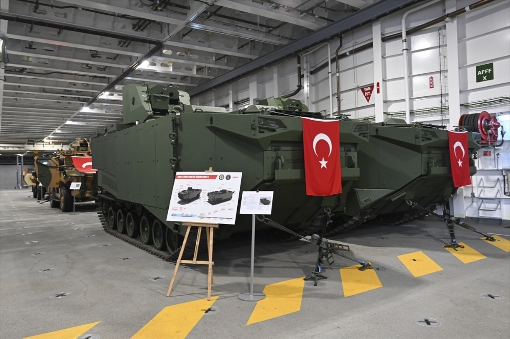 Dünyanın ilk SİHA gemisi TCG Anadolu hizmete girdi