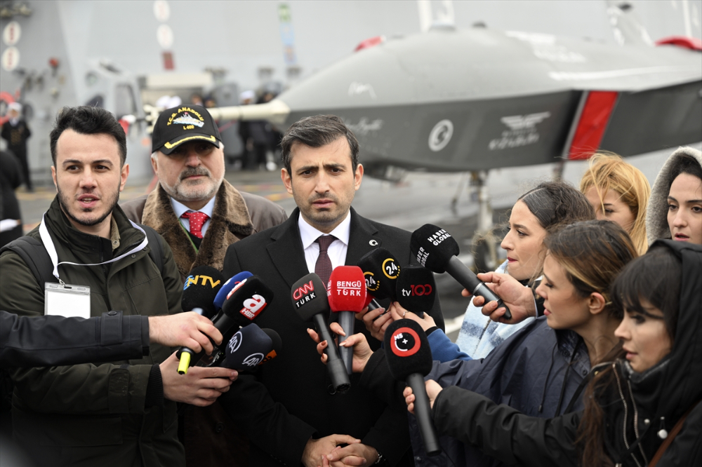 Dünyanın ilk SİHA gemisi TCG Anadolu hizmete girdi