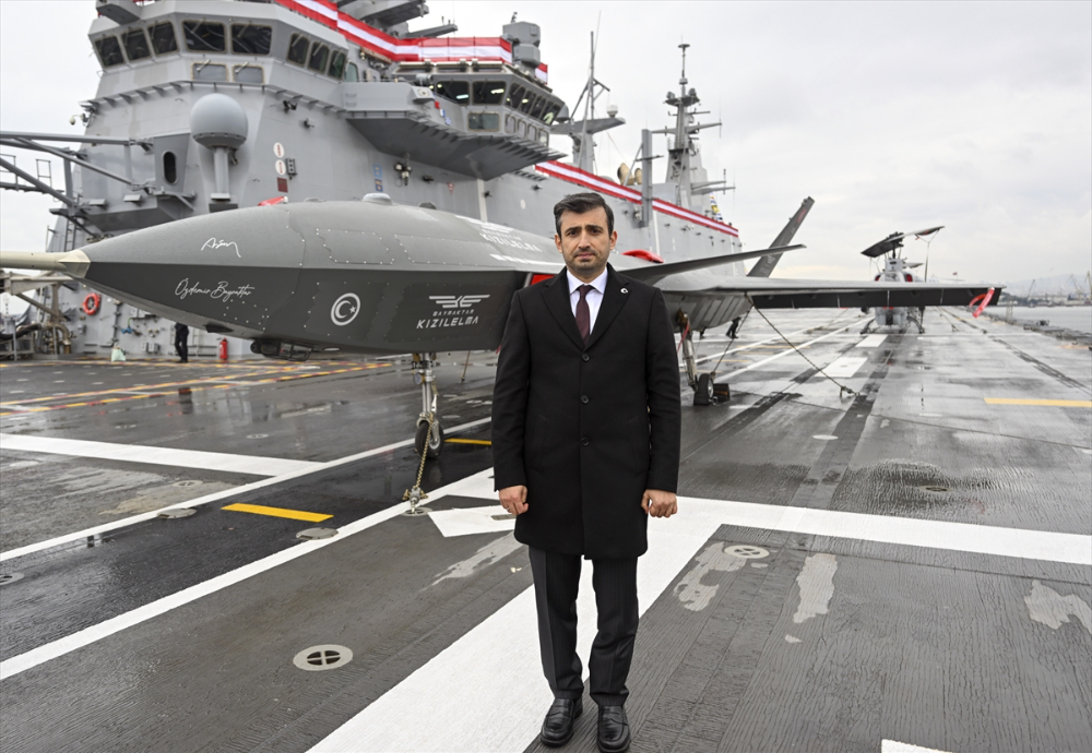 Dünyanın ilk SİHA gemisi TCG Anadolu hizmete girdi