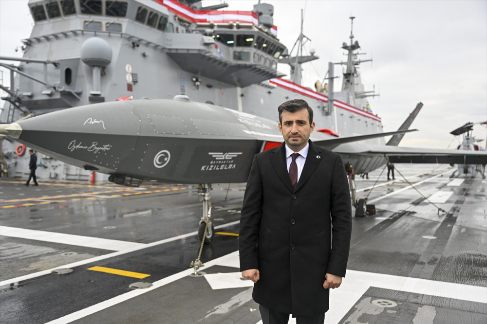 Dünyanın ilk SİHA gemisi TCG Anadolu hizmete girdi
