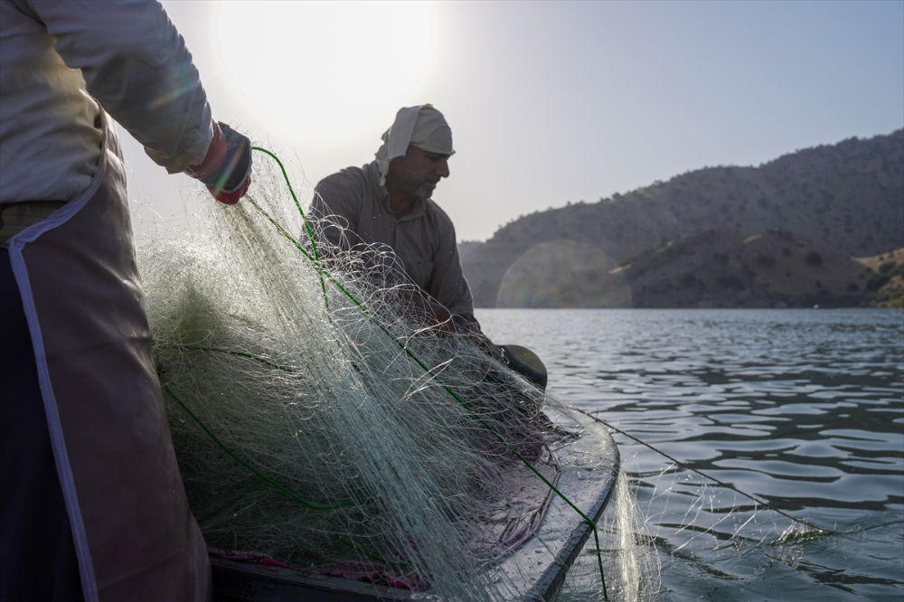 Irak'ta av yasağının bitmesiyle balıkçılar ağlarını sulara atmaya başladı