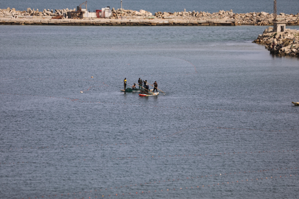 Filistinli balıkçılar, ölümü göze alarak avlanmaya devam ediyor