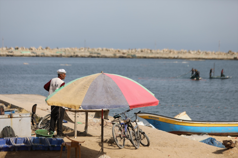 Filistinli balıkçılar, ölümü göze alarak avlanmaya devam ediyor