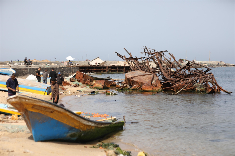 Filistinli balıkçılar, ölümü göze alarak avlanmaya devam ediyor