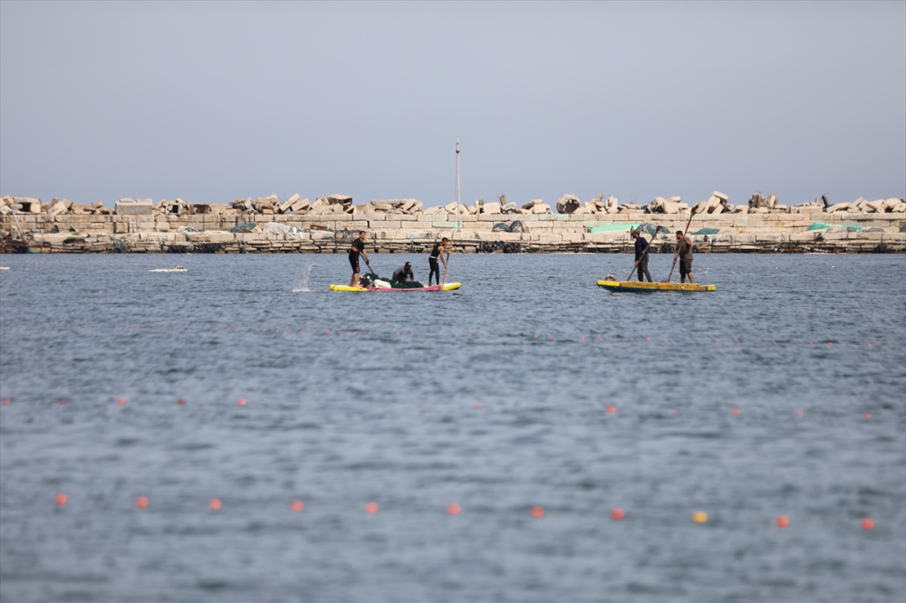 Filistinli balıkçılar, ölümü göze alarak avlanmaya devam ediyor