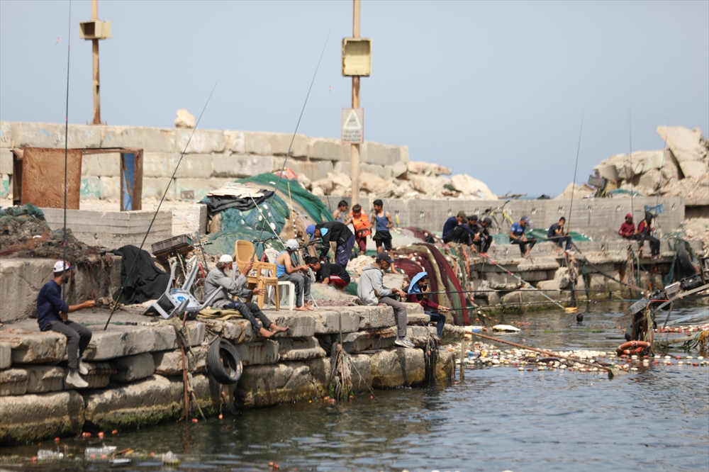 Filistinli balıkçılar, ölümü göze alarak avlanmaya devam ediyor