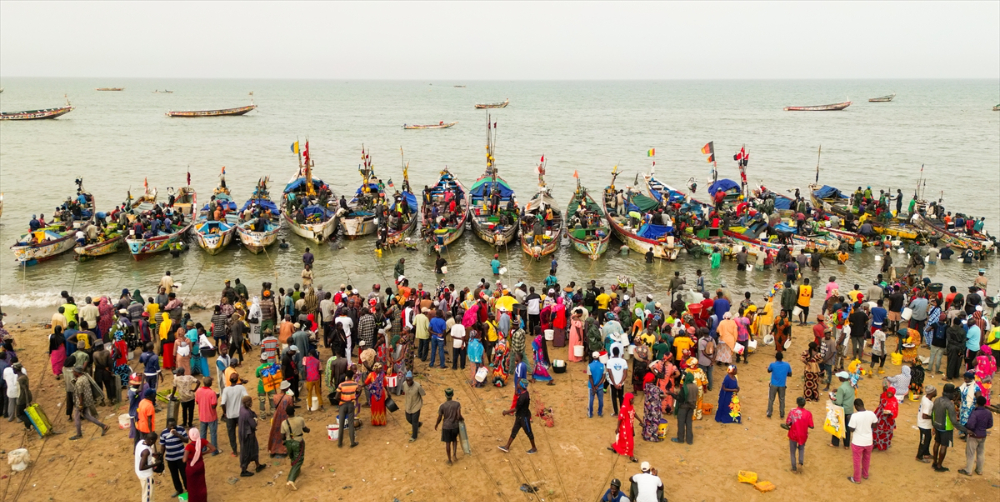 Atlantik Okyanusu kıyısındaki balıkçıların av mesaisi