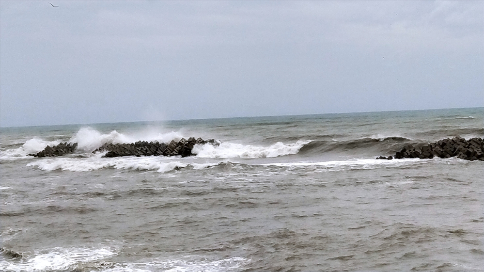 Akçakoca'da balıkçılar olumsuz hava koşulları nedeniyle denize açılamadı