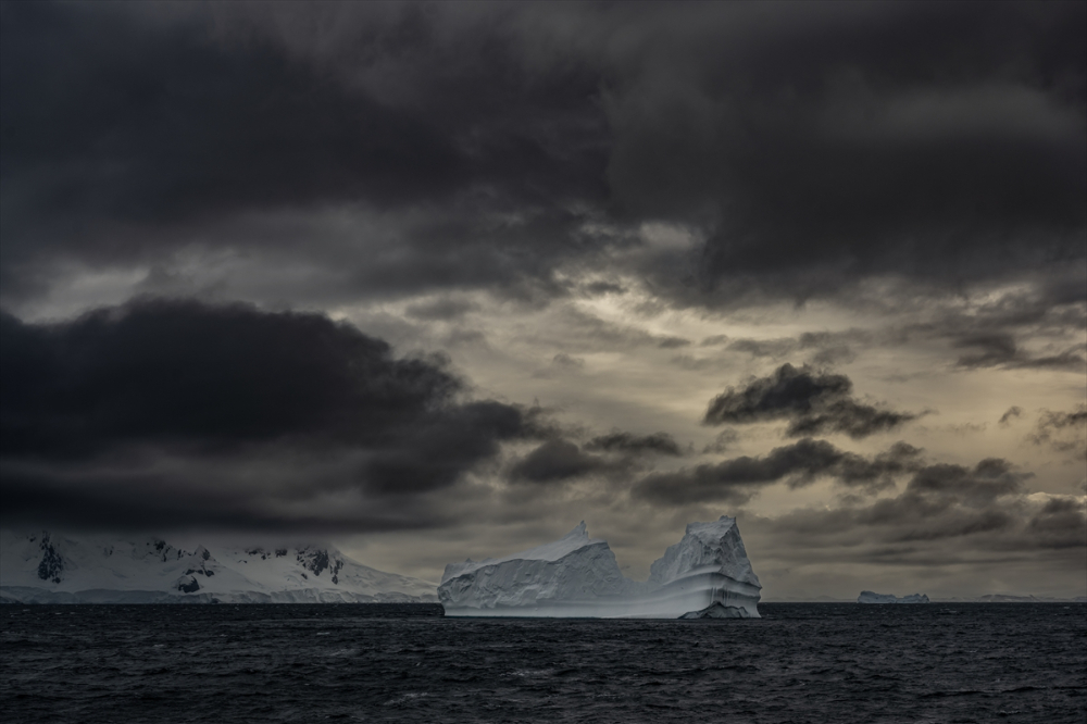 Antarktika Erimeye Devam Ediyor