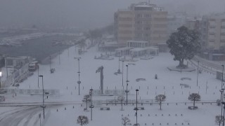 Çanakkale'de yoğun kar yağışı deniz ulaşımını etkiledi