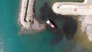 Balıkçılar, sorun yaşadıkları liman girişinin temizlenmesini talep ediyor