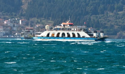 Gökçeada ve Bozcaada feribot hatlarında yarınki seferlerden bazıları fırtına nedeniyle iptal edildi