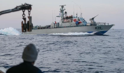 İsrail güçleri Gazze açıklarında iki Filistinli balıkçıyı yaraladı