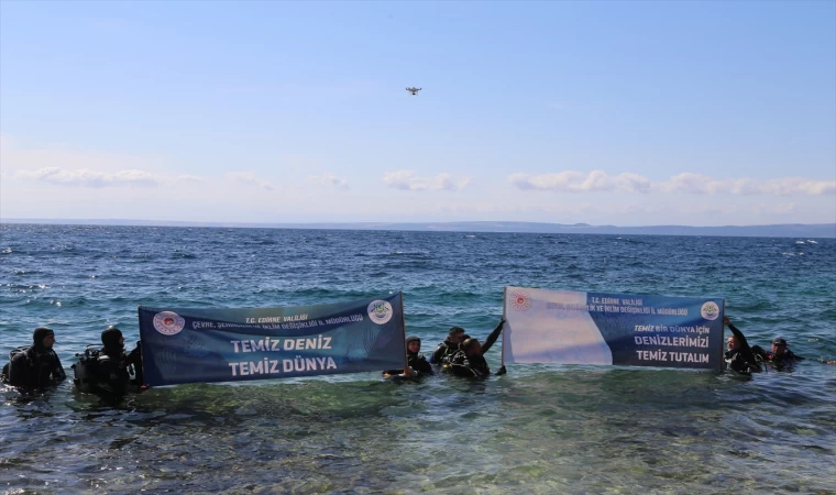 Edirne'de İbrice Limanı'ndan Ege Denizi'ne dalan dalgıçlar dip temizliği yaptı