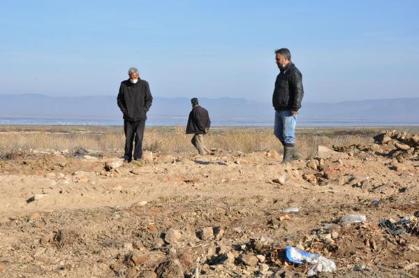 Marmara Gölü'ne hafriyat ve moloz döktüler