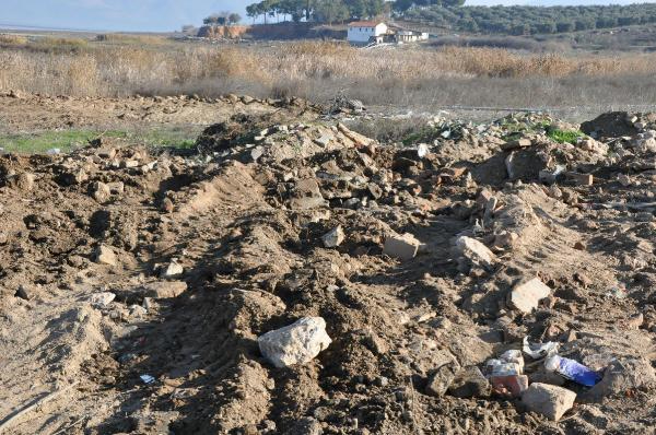Marmara Gölü'ne hafriyat ve moloz döktüler
