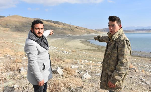 Baraj suyu 1 kilometre çekildi