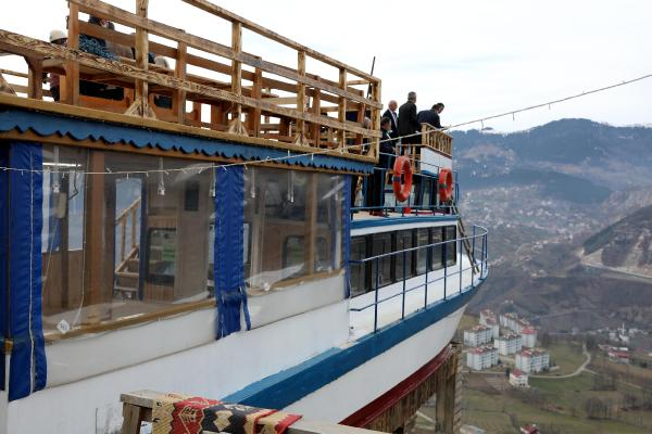 Dağın Tepesindeki Teknenin "Rüzgarı"