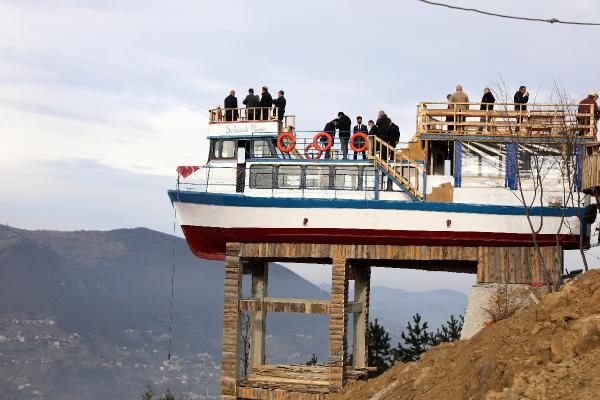 Dağın Tepesindeki Teknenin "Rüzgarı"