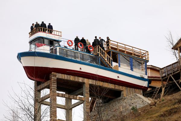 Dağın Tepesindeki Teknenin "Rüzgarı"
