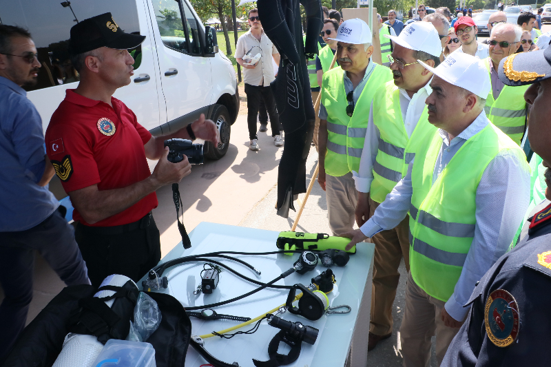 Samsun'da balık ve kurbağa adamlar denizde ve kıyada temizlik yaptı