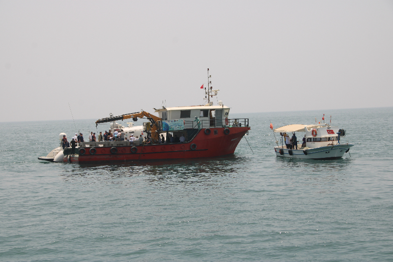 Mersin'de balık popülasyonunun gelişmesi için denize yapay resifler bırakıldı