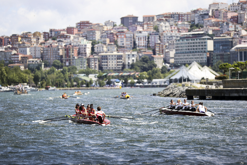 Haliç, uluslararası kürek yarışlarına ev sahipliği yaptı