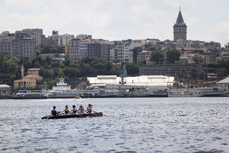 Haliç, uluslararası kürek yarışlarına ev sahipliği yaptı