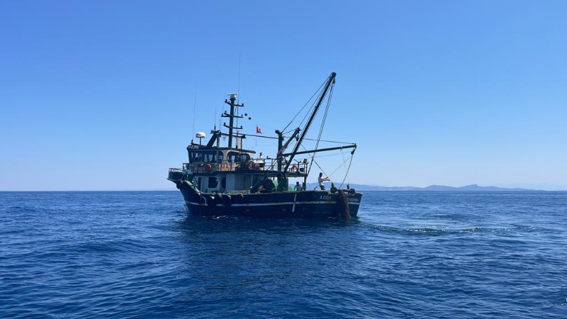 İzmir'de dalgıçlar denizde hayalet ağ topladı