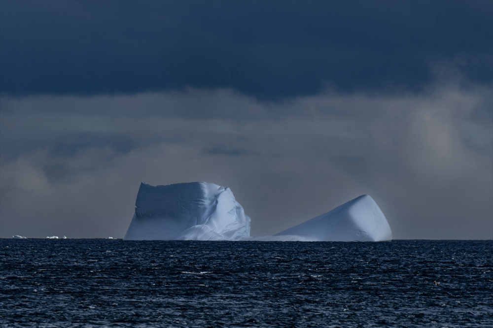 "Buzlar kıtası" Antarktika, bu yıl rekor seviyede erimeye devam ediyor