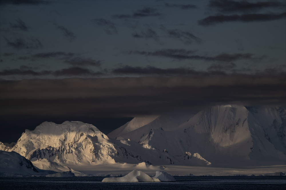 "Buzlar kıtası" Antarktika, bu yıl rekor seviyede erimeye devam ediyor
