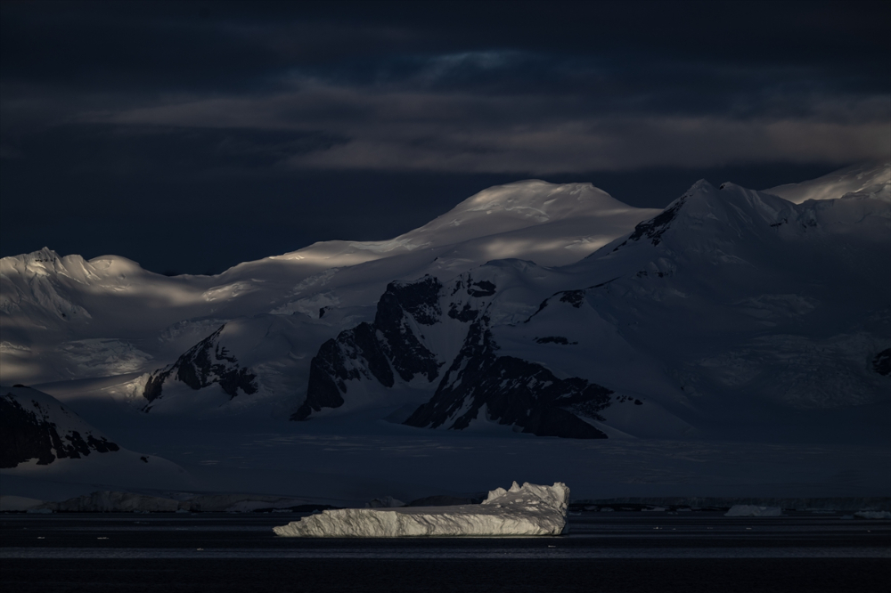 "Buzlar kıtası" Antarktika, bu yıl rekor seviyede erimeye devam ediyor