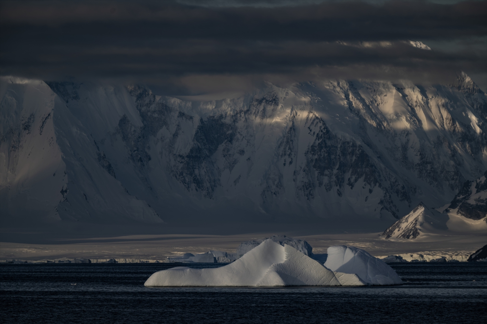"Buzlar kıtası" Antarktika, bu yıl rekor seviyede erimeye devam ediyor