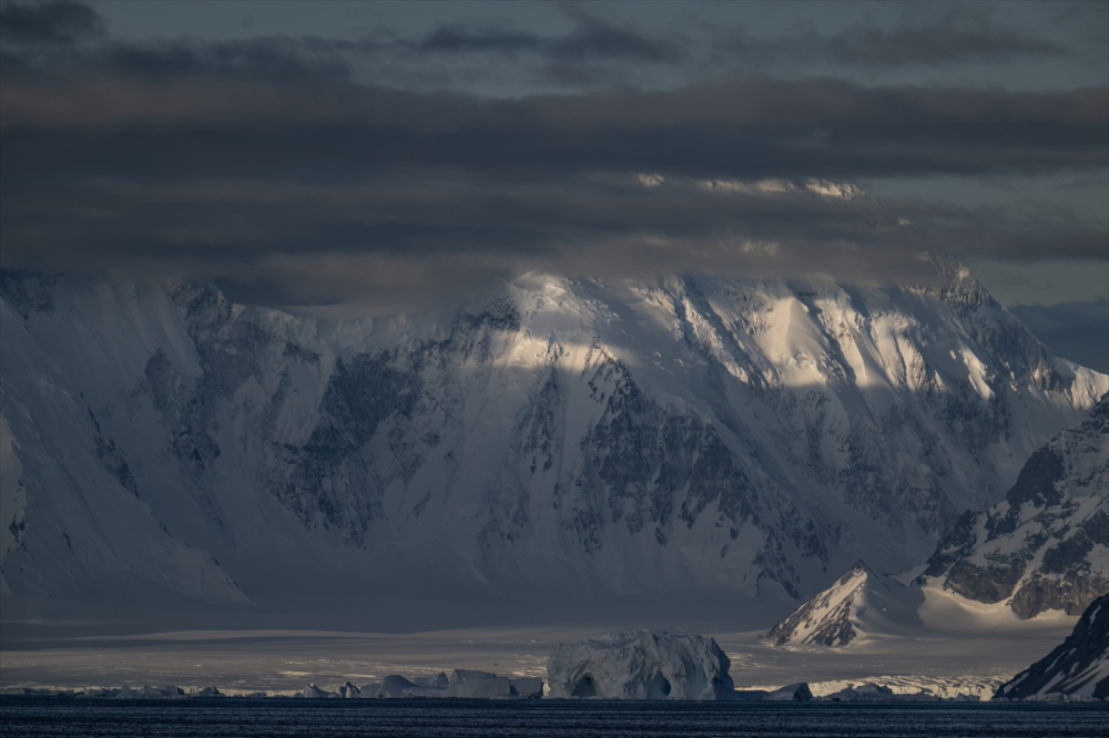 "Buzlar kıtası" Antarktika, bu yıl rekor seviyede erimeye devam ediyor
