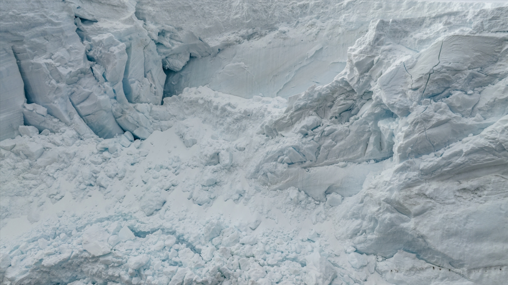 "Buzlar kıtası" Antarktika, bu yıl rekor seviyede erimeye devam ediyor