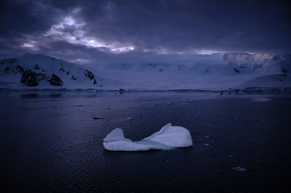 "Buzlar kıtası" Antarktika, bu yıl rekor seviyede erimeye devam ediyor