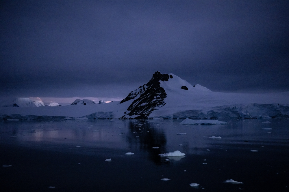 "Buzlar kıtası" Antarktika, bu yıl rekor seviyede erimeye devam ediyor