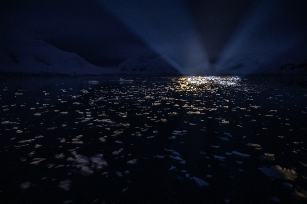 "Buzlar kıtası" Antarktika, bu yıl rekor seviyede erimeye devam ediyor
