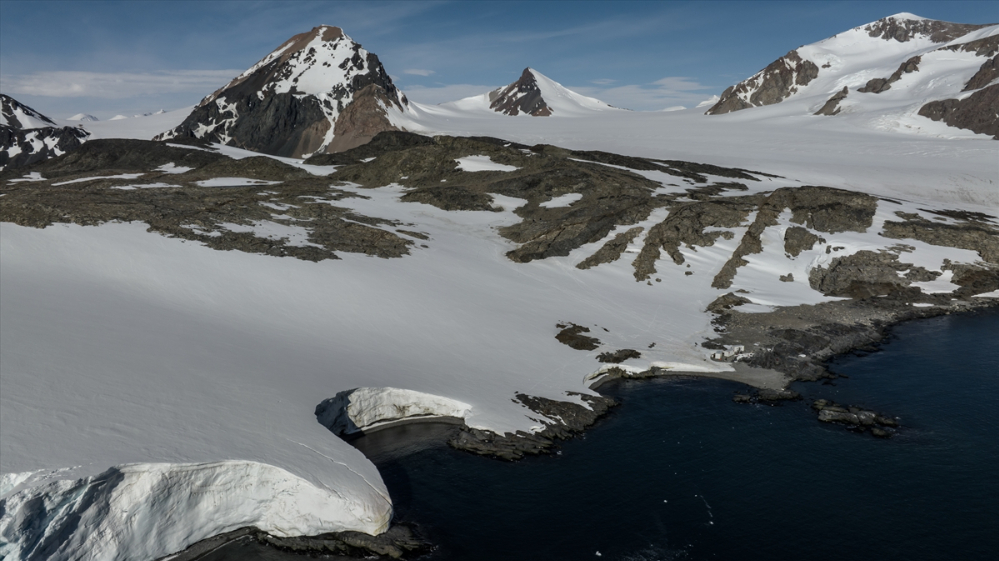 "Buzlar kıtası" Antarktika, bu yıl rekor seviyede erimeye devam ediyor