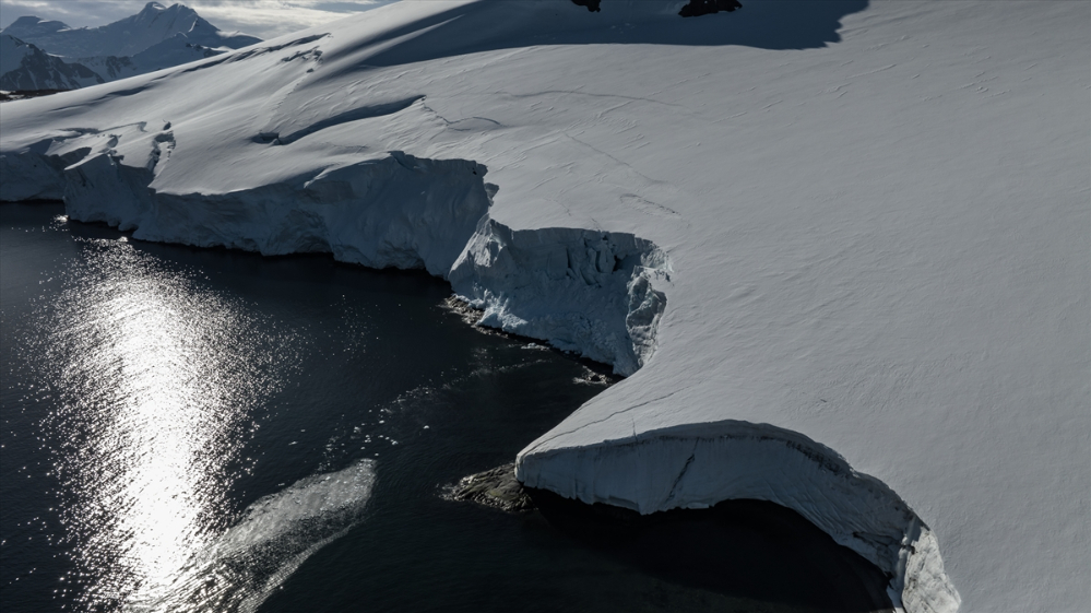 "Buzlar kıtası" Antarktika, bu yıl rekor seviyede erimeye devam ediyor