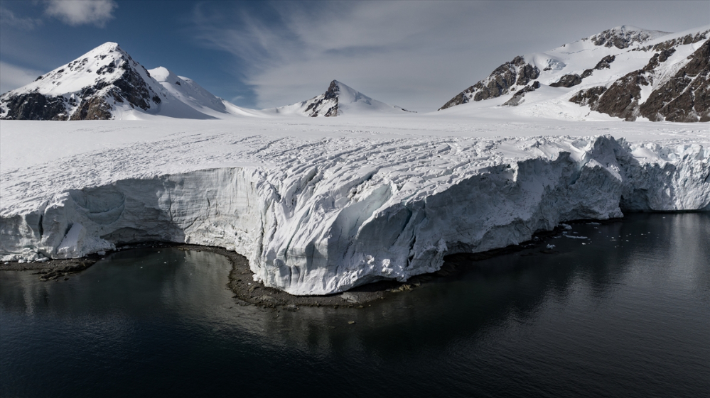 Antarktika'da Türkiye büyüklüğünde buz eridi